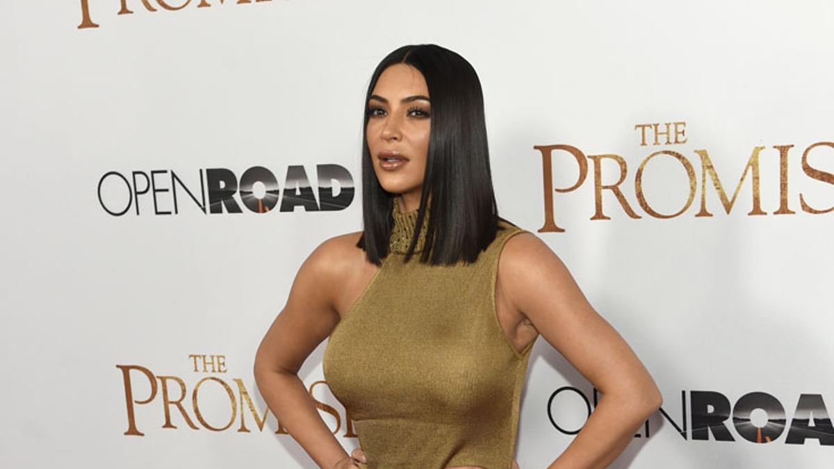 Kim Kardashian se enfunda en un Versace vintage
