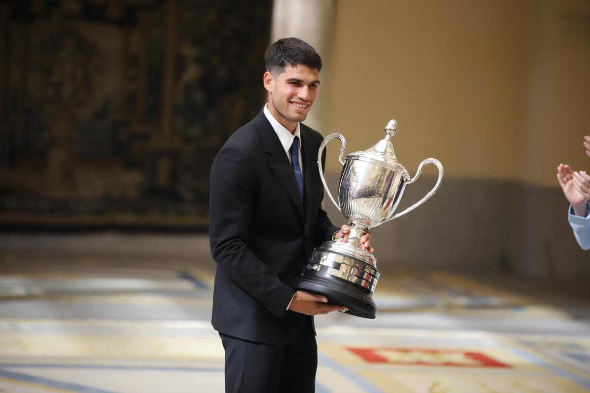Carlos Alcaraz recibe el Premio Nacional de Deporte 2022.