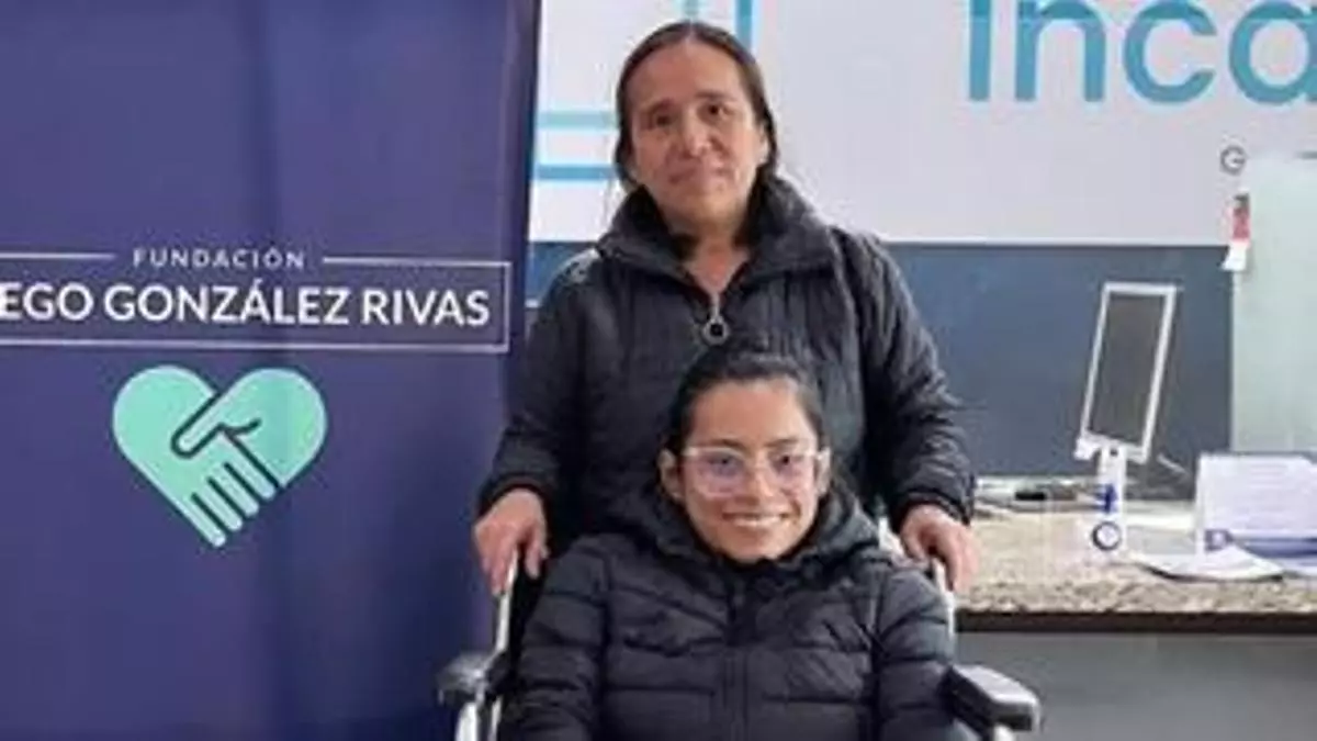 El Dr. González Rivas, médico del CHUS, lidera en Perú una compleja cirugía a una joven con una grave enfermedad