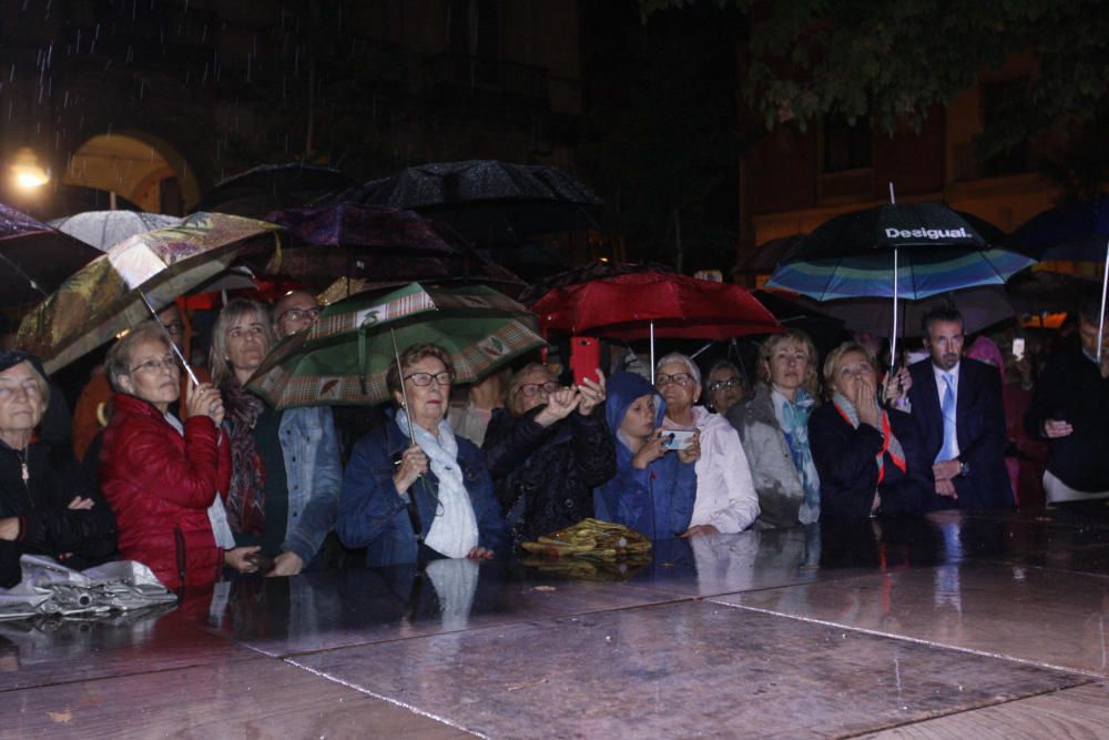 Puigdemont omple la plaça de la Independència de Girona