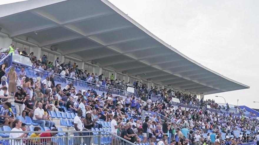 Los aficionados balearicos, en el partido ante el Sanluqueño.