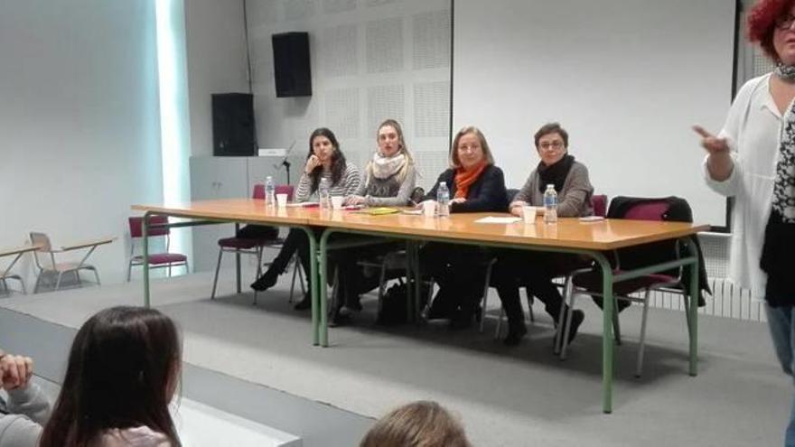 Silla Amnistía Internacional dialoga con los alumnos del IES Enric Valor