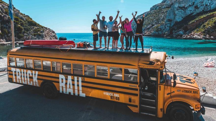 Viajes &#039;con aire hippie&#039; en un bus escolar americano