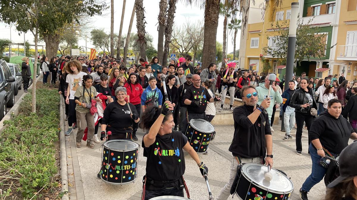 Un grup musical valler durant amenitza la festa durant el Festivern