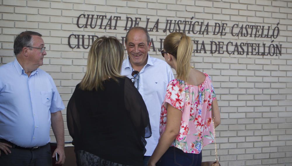 Miembros de la Junta han arropado a Bellido, mientras la concejala de Festes ha testificado