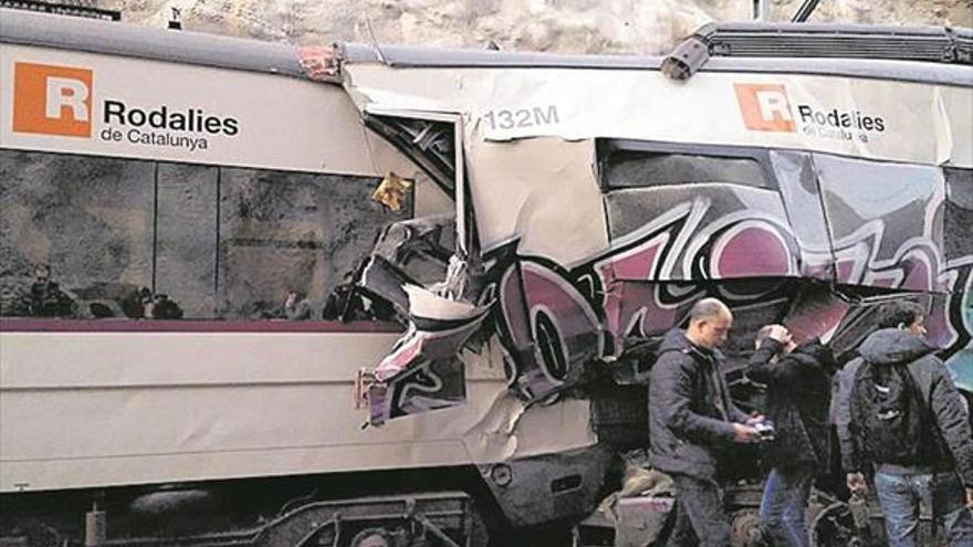 Un choque entre dos trenes deja un muerto y 104 heridos en Barcelona