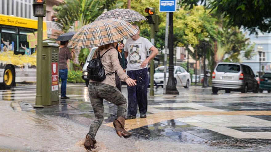 La capital recupera la normalidad en estado de alerta