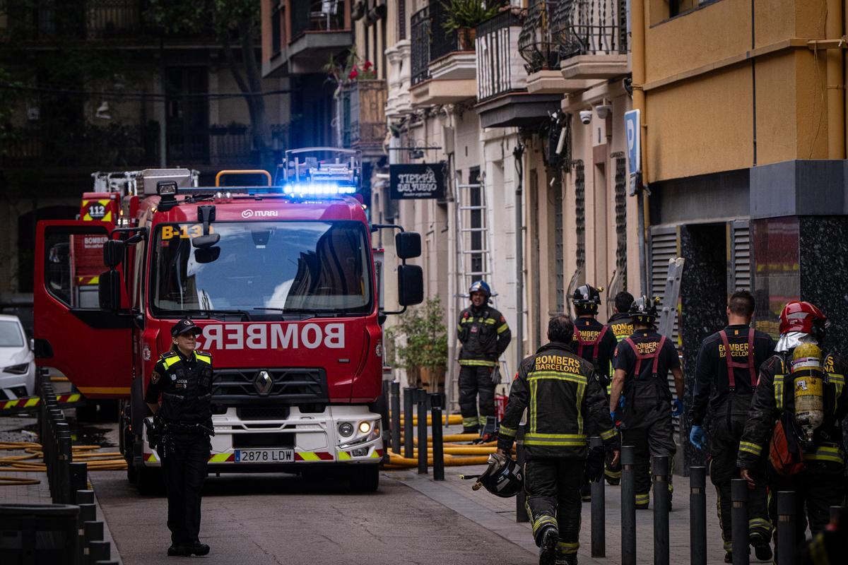Una explosión por una bombona de butano deja ocho heridos y obliga a desalojar un edificio en Barcelona Una explosión por una bombona de butano deja ocho heridos y obliga a desalojar un edificio en Barcelona
