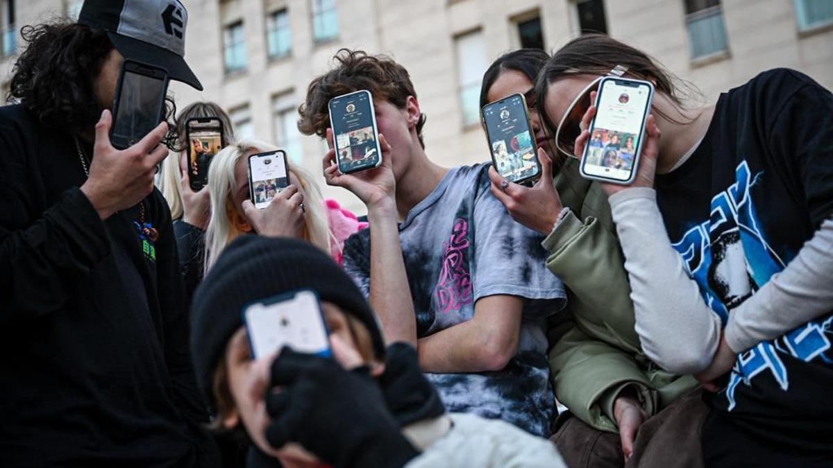 Adolescentes y TikTok.