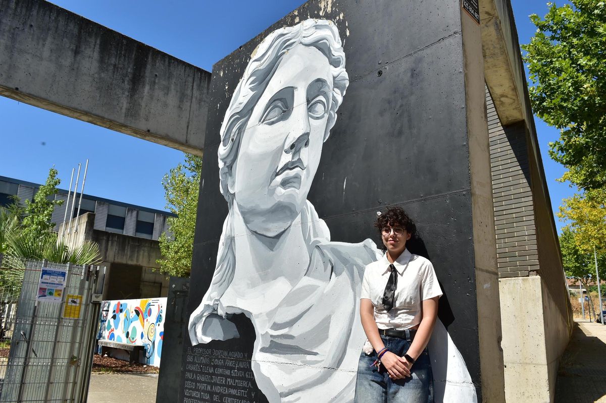 La alumna de Plasencia que ha logrado un premio extraordinario de Bachillerato, en su instituto.