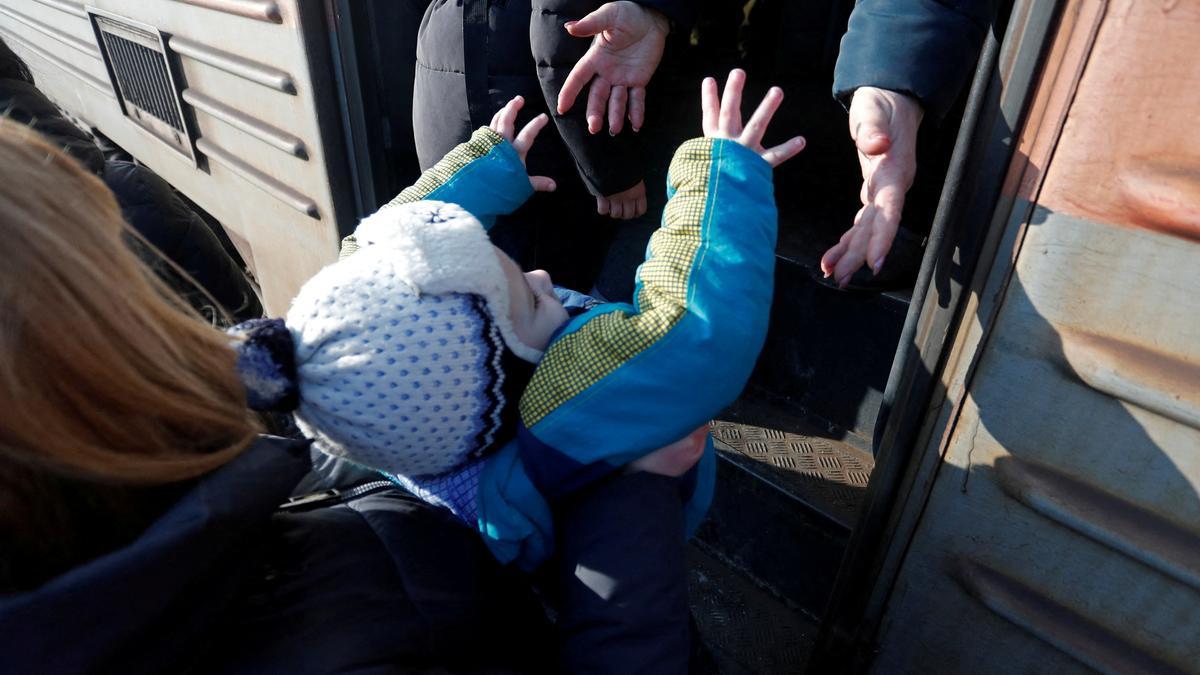 Evacuación de refugiados en Ucrania.