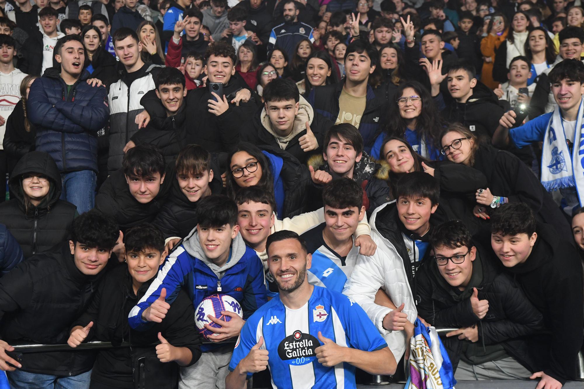 Riazor aclama a Lucas Pérez en su presentación