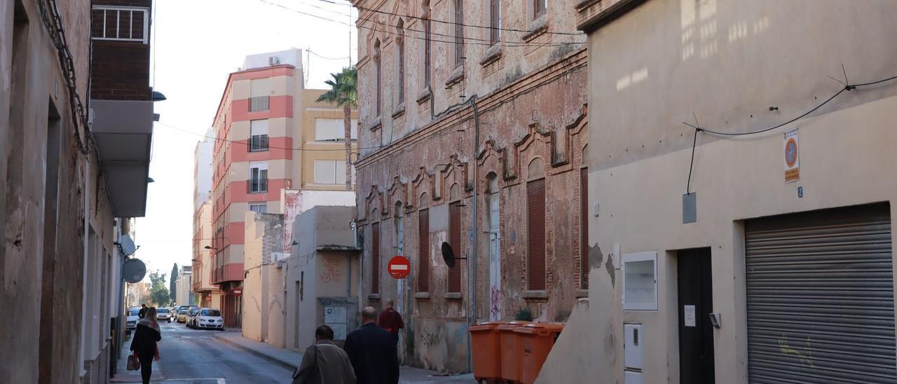 El proyecto contempla adecuar el local del antiguo cine Condal, así como la fachada del edificio de los franciscanos.