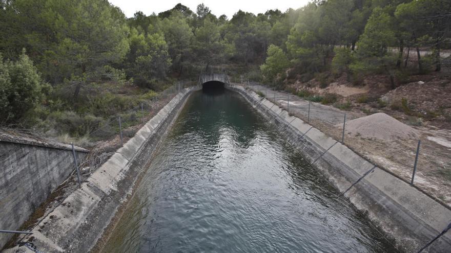 Canal de distribución del agua que llegará a Alicante del Tajo.