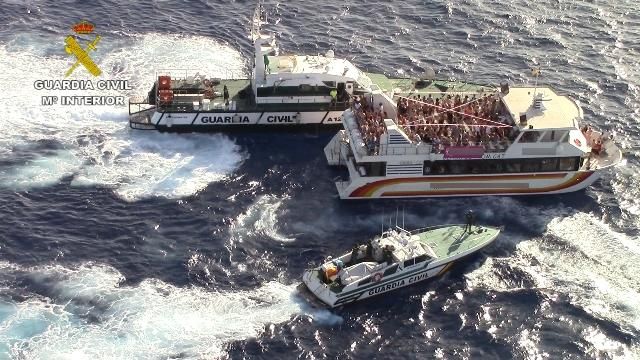 La Guardia Civil controla las 'party boats'