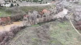 El Ayuntamiento de Alcalá reabre todos los accesos peatonales del río Henares, que sigue en umbral rojo