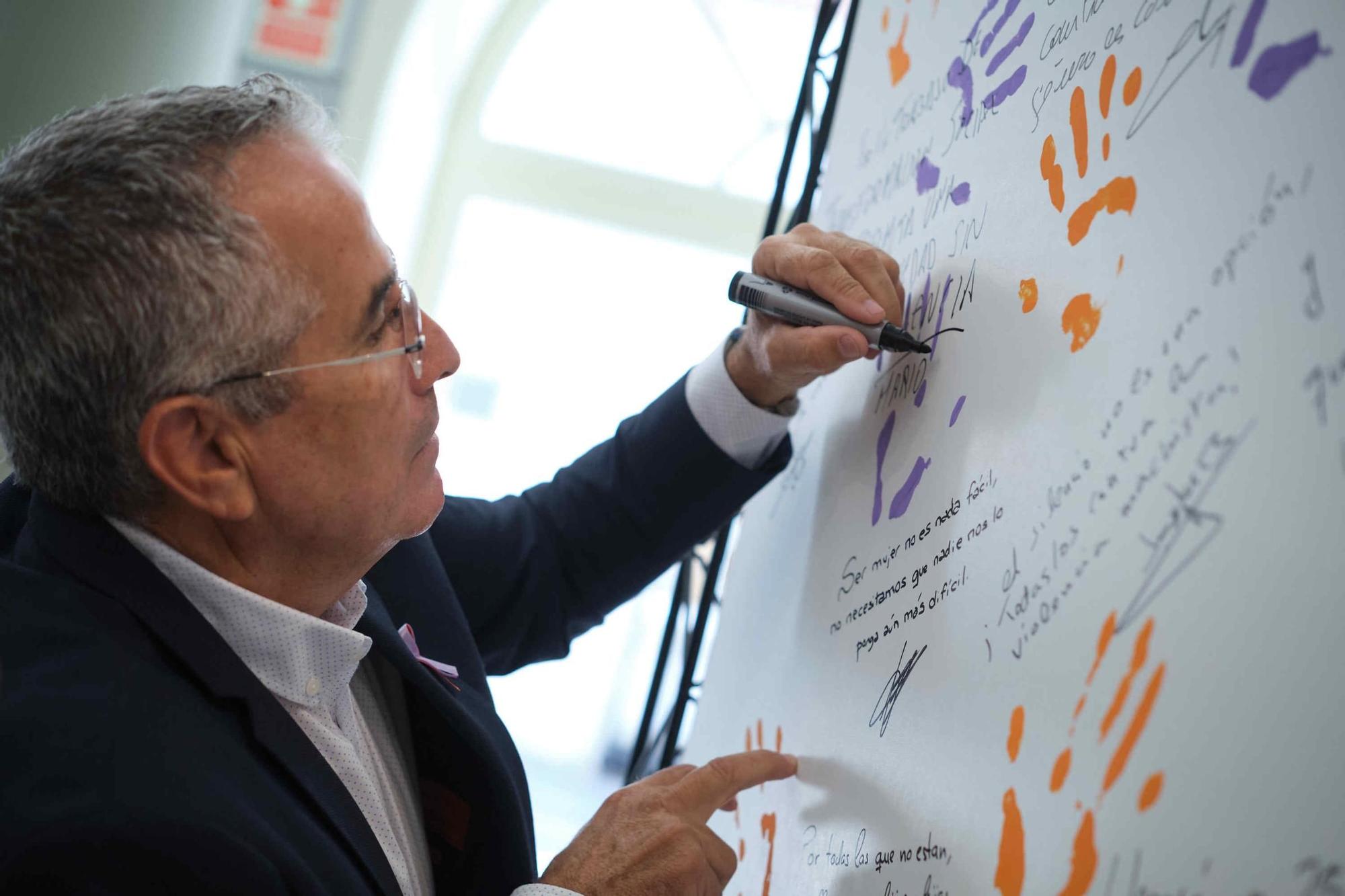 Mural contra la violencia de género en el Parlamento