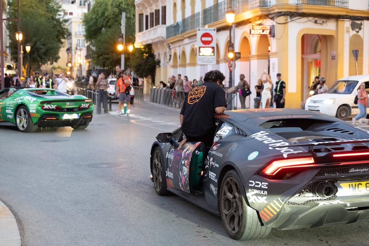 Todas las imágenes de los superdeportivos Gumball 3000 en Ibiza