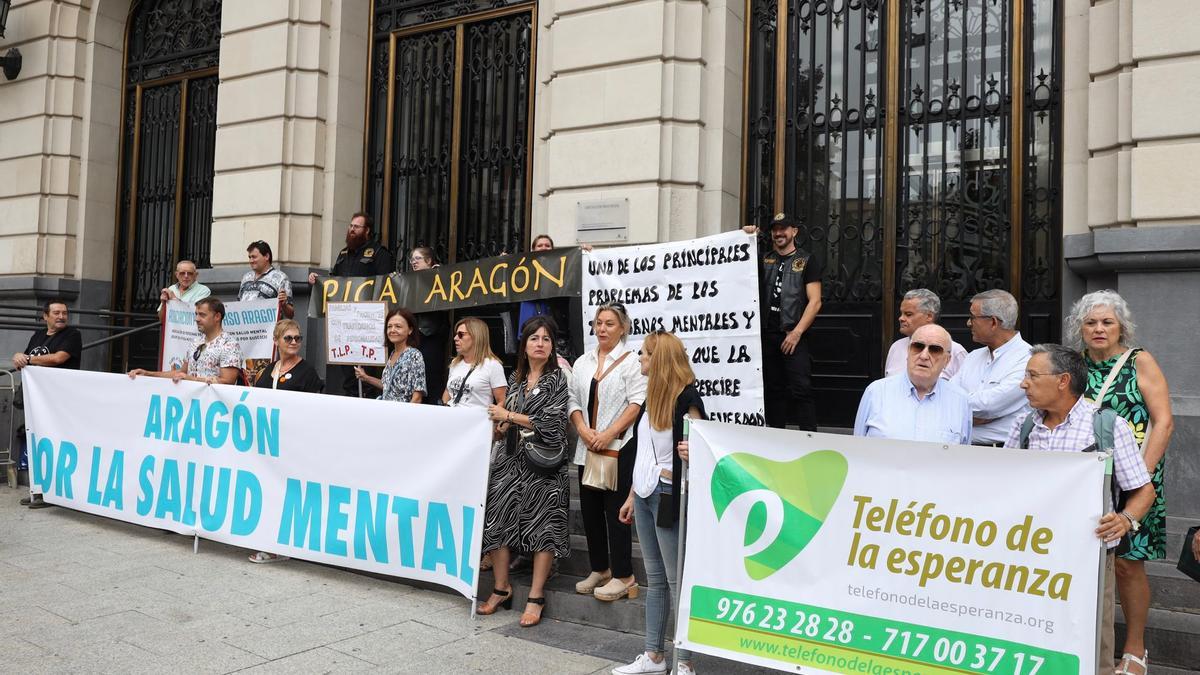 Concentración en la plaza de España con motivo del Día de la prevención del suicidio.