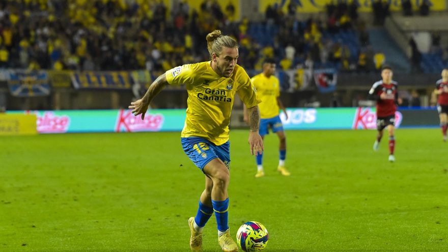 Álvaro Jiménez, from undisputed starter to the ‘banquillazo’