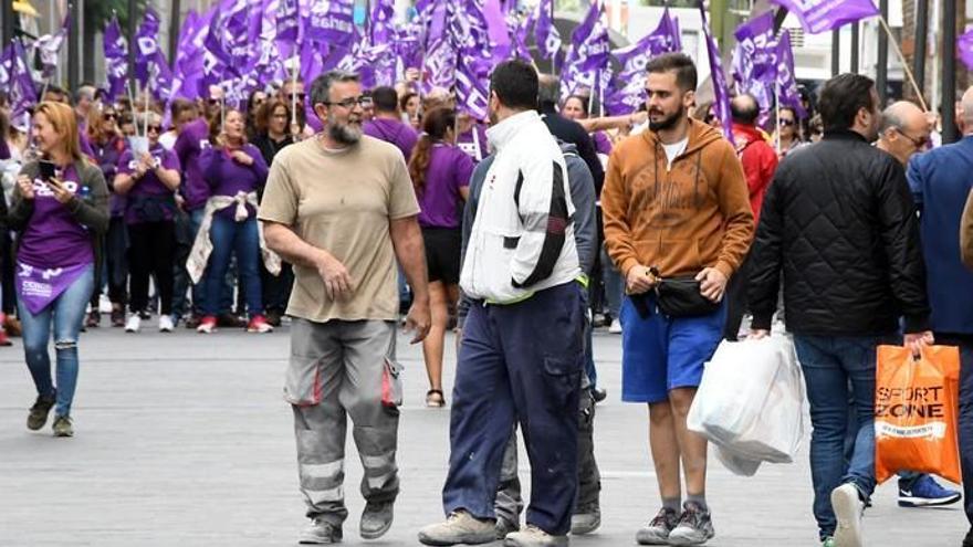 Huelguistas en la calle Triana.