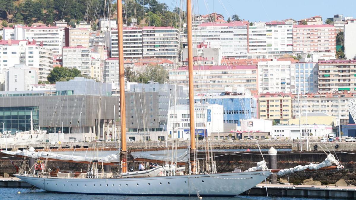 La goleta «Elena of London», en Marina Davila.