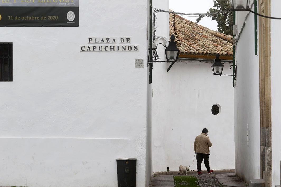 Coronavirus: el silencio en la plaza de Capuchinos un viernes de Dolores