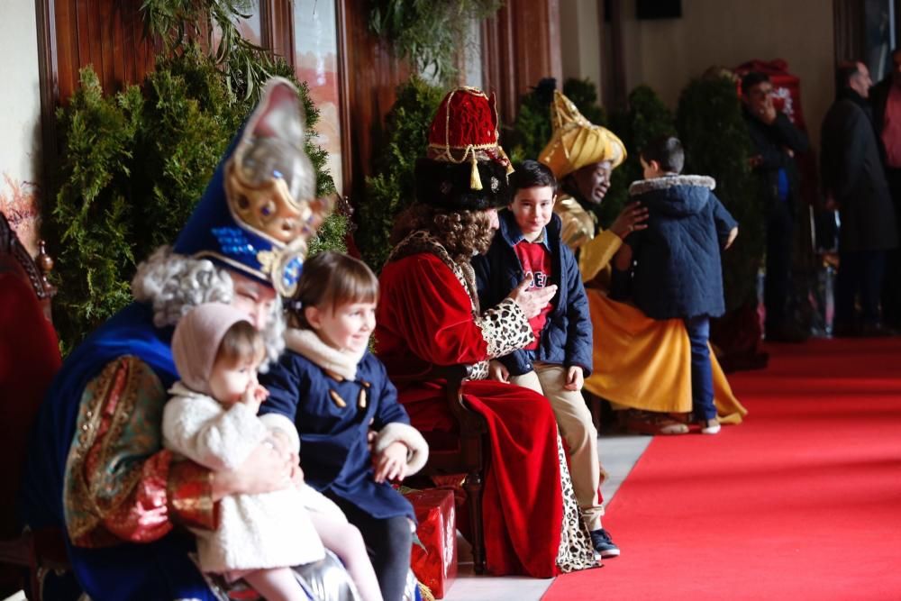 Recepción a los Reyes Magos en el Teatro Campoamor