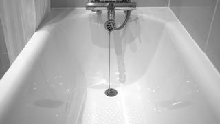 El truco casero definitivo para limpiar la bañera y la ducha sin esfuerzo