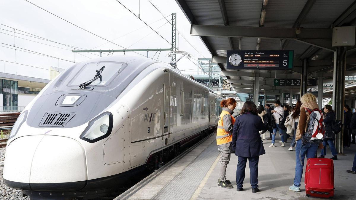 AVE SANTIAGO MADRID | Primer AVE ‘directo’ de Santiago a Madrid sin paradas intermedias en Castilla y León