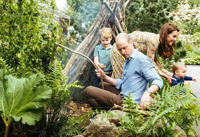 Kate Middleton y su familia, en el jardín de Chelsea