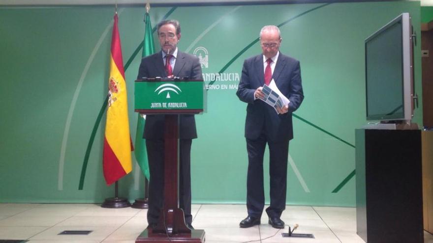 Felipe López y Francisco de la Torre, tras la reunión de este lunes.