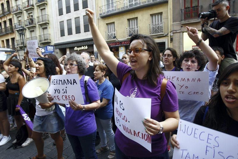 El feminismo arropa a la víctima de ‘La manada’ de Manresa en Zaragoza