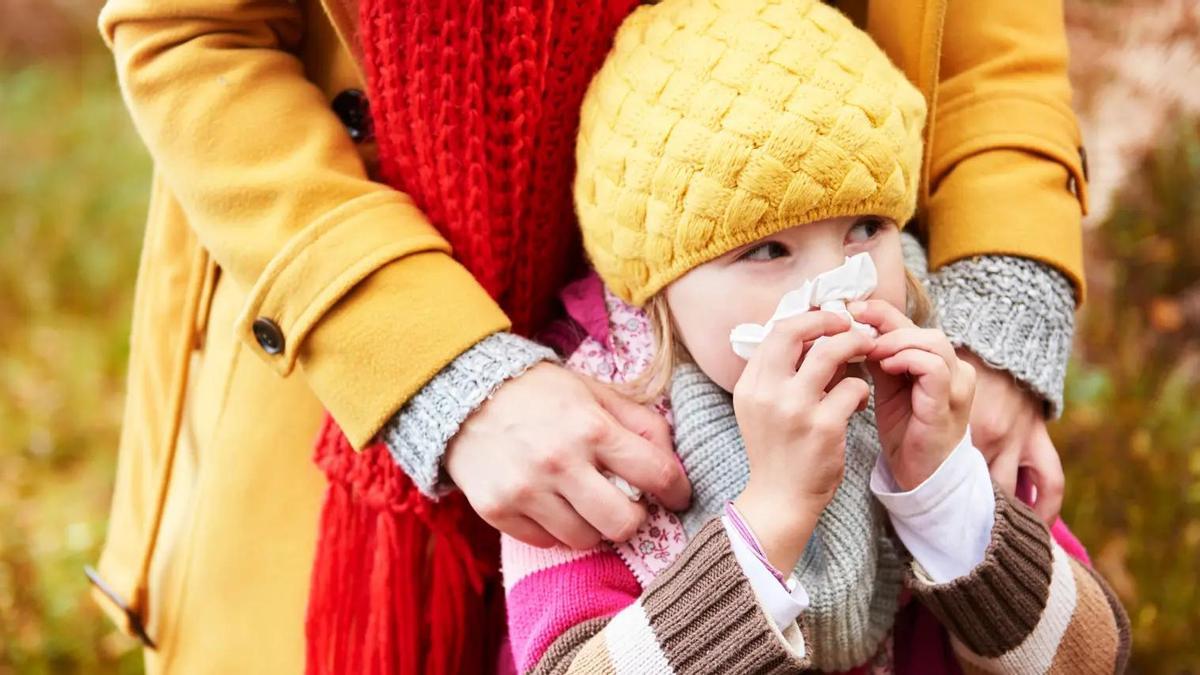 El mecanismo de contagio en los niños es principalmente a través del aire