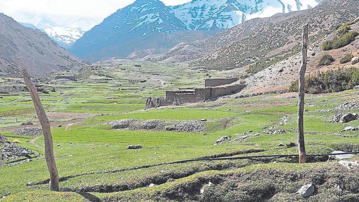 La vall d'Ait Bouguemez és una extensa planícia situada a uns dos mil metres d'altura.