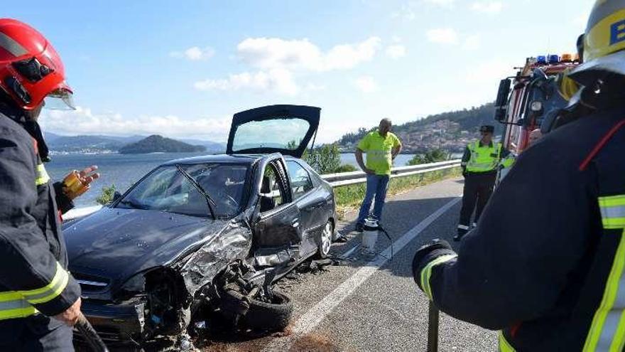 Estado en el que quedó el coche que recibió el impacto. // G. Santos