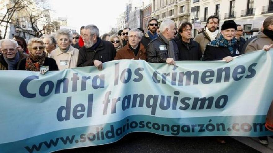 Miles de personas se manifiestan en Madrid en apoyo al juez Garzón