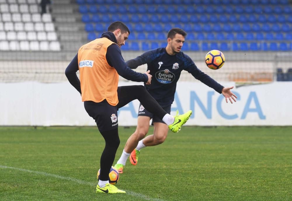 El equipo ensaya la salida de balón, centros, remates y despejes, y transiciones defensa-ataque y ataque-defensa.