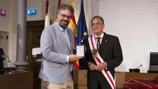 El escritor Sergio del Molino recibe la máxima distinción de la DPZ