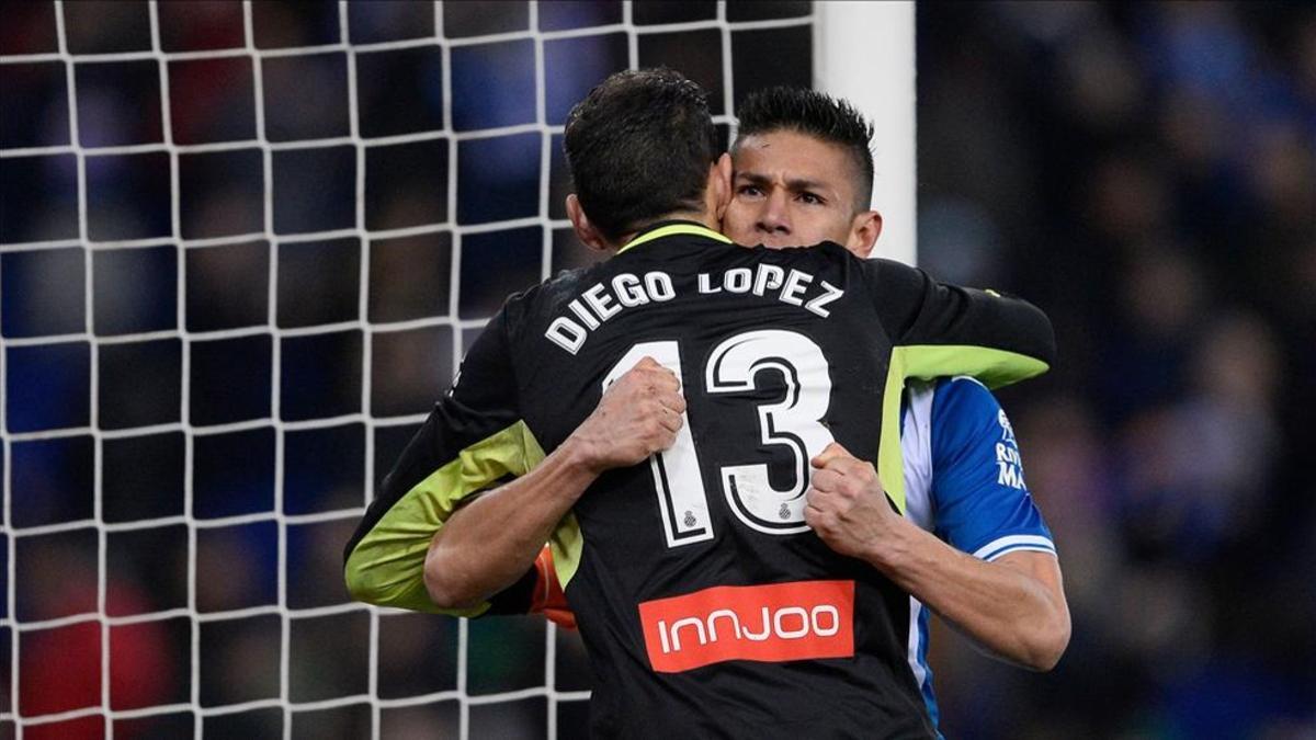 Diego López, triunfador en el derbi de Copa, vuelve a ser titular en la Liga