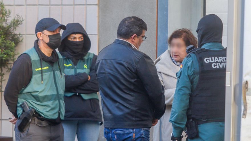 The boarding of a ship in Tenerife uncovers a cache of three tons of cocaine