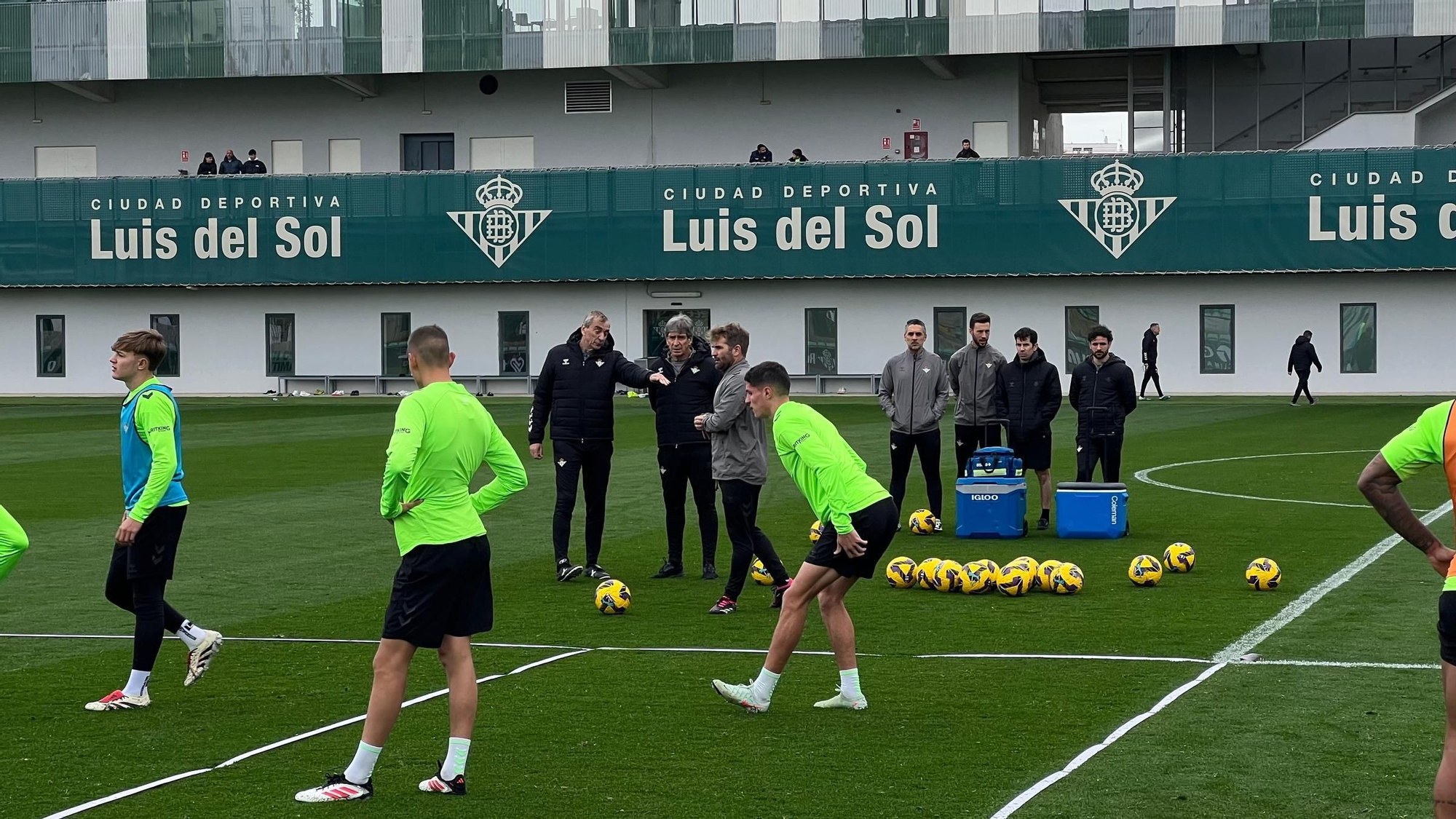 Las imágenes del segundo entrenamiento de Antony con el Betis