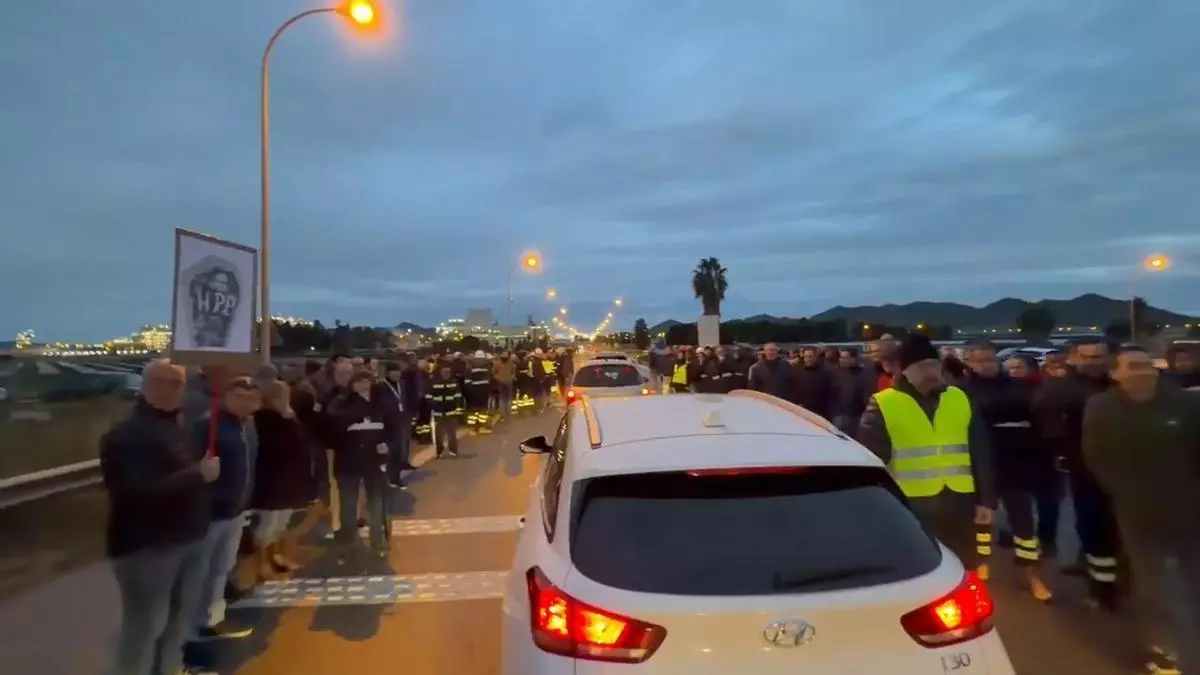Los trabajadores de Sabic en Cartagena a las barricadas: cuatro días de huelga, una gran manifestación y una acampada en la factoría