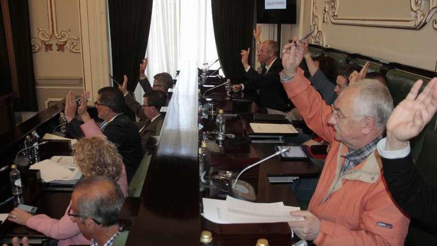 Nacionalistas y socialistas, en la imagen, votaron contra la moción del PP en la Diputación. // Santos Álvarez