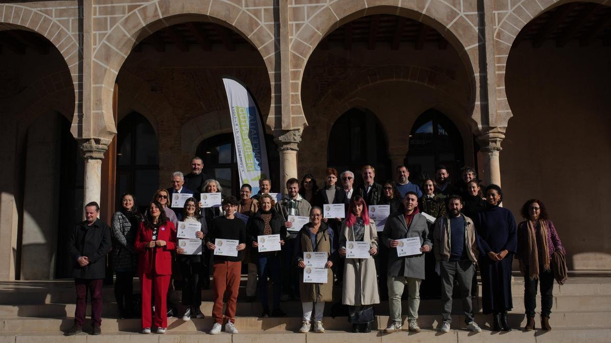 Premiados y autoridades, ayer, en las Casas Consistoriales.