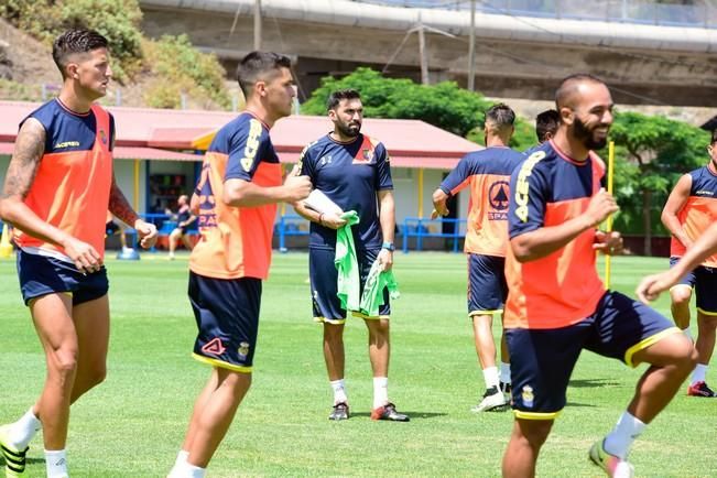 Entrenamiento de la UD Las Palmas en Barranco ...