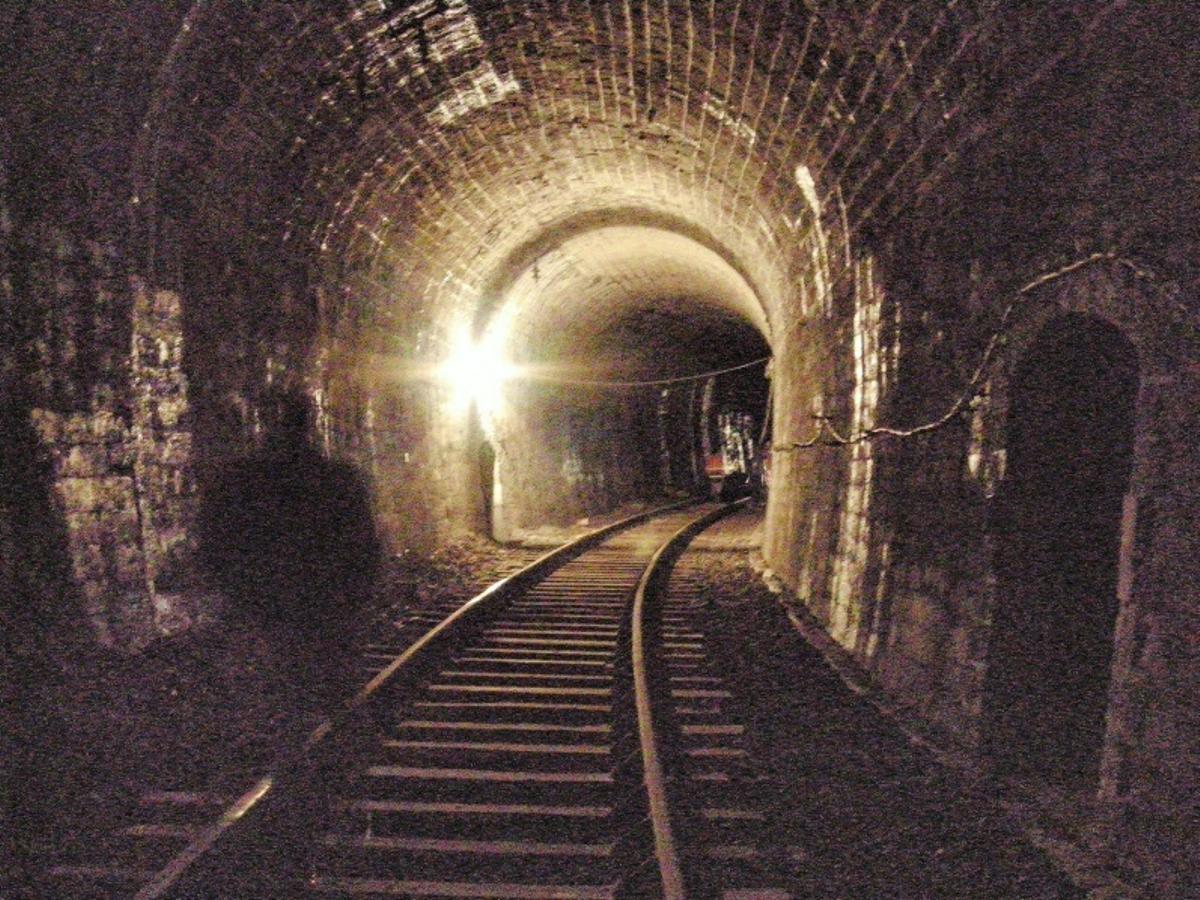 Imagen del interior del túnel ferroviario de Somport, que lleva 54 años cerrado.