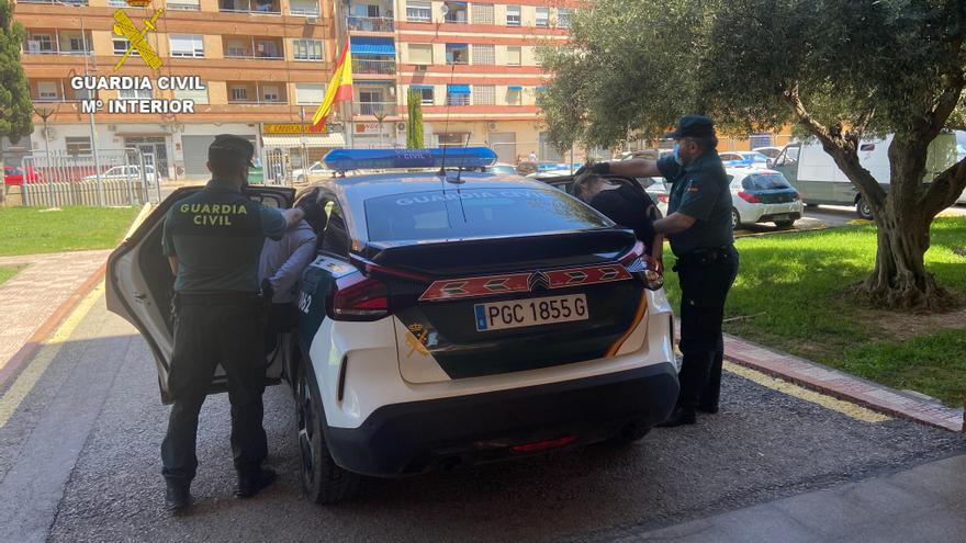 Dos guardias civiles fuera de servicio, frustran un robo in fraganti en Cullera