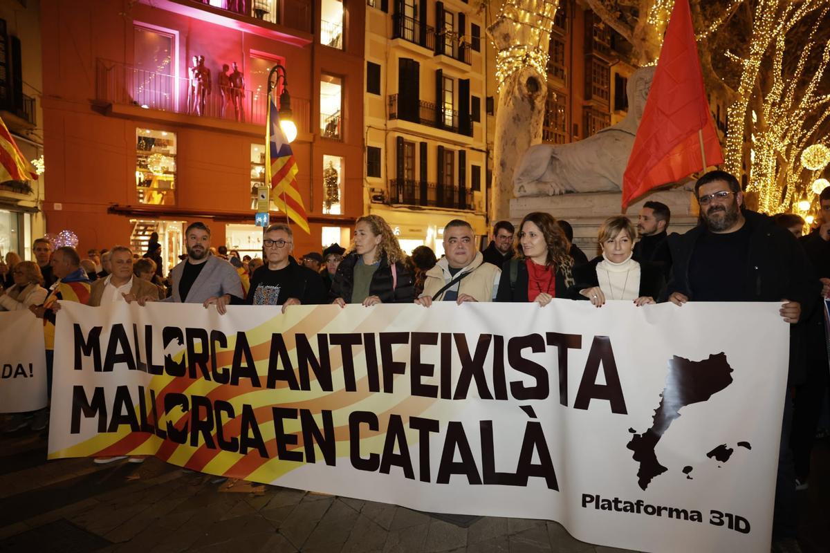 Más de un millar de personas marchan por el centro de Palma para reivindicar una Mallorca antifascista y en catalán