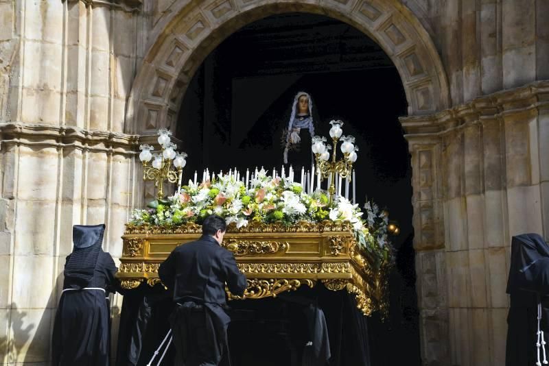 Acto de la Virgen de la Soledad ante el Cristo de la Cama